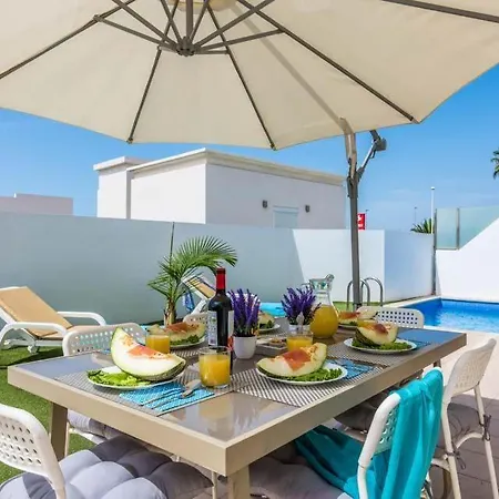 Playa De Fanabe Sleeps 8 With Pool Air Con And Wifi * アデヘ
