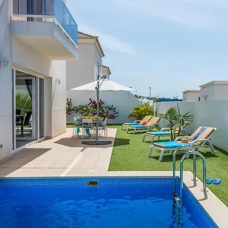 Playa De Fanabe Sleeps 8 With Pool Air Con And Wifi