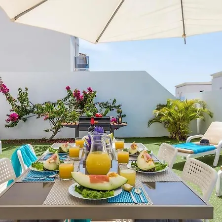 ヴィラ Playa De Fanabe Sleeps 8 With Pool Air Con And Wifi