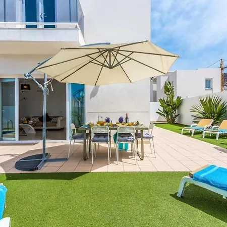Playa De Fanabe Sleeps 8 With Pool Air Con And Wifi ヴィラ *