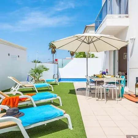 ヴィラ Playa De Fanabe Sleeps 8 With Pool Air Con And Wifi
