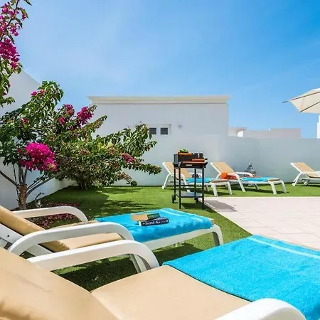 ヴィラ Playa De Fanabe Sleeps 8 With Pool Air Con And Wifi アデヘ