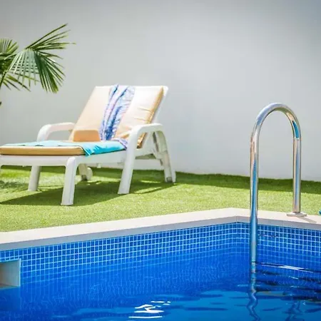 Playa De Fanabe Sleeps 8 With Pool Air Con And Wifi アデヘ