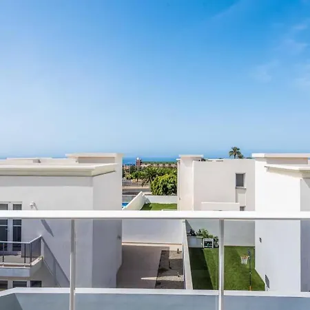 Playa De Fanabe Sleeps 8 With Pool Air Con And Wifi