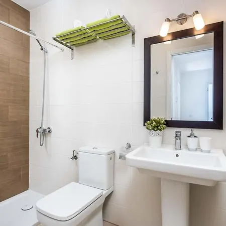ヴィラ Playa De Fanabe Sleeps 8 With Pool Air Con And Wifi *