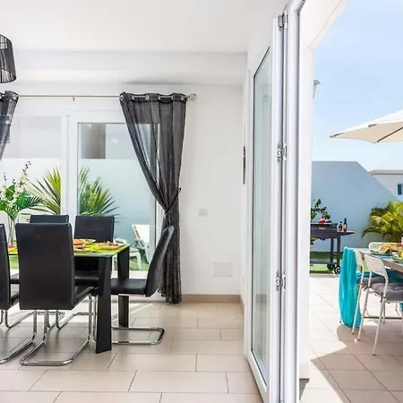Playa De Fanabe Sleeps 8 With Pool Air Con And Wifi