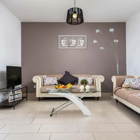 ヴィラ Playa De Fanabe Sleeps 8 With Pool Air Con And Wifi