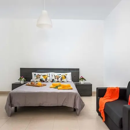 Playa De Fanabe Sleeps 8 With Pool Air Con And Wifi ヴィラ