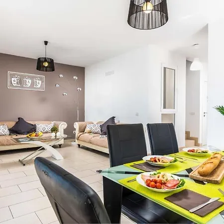 Playa De Fanabe Sleeps 8 With Pool Air Con And Wifi * Costa Adeje (Tenerife)