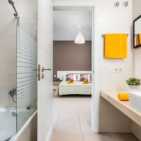 Villa Playa De Fanabe Sleeps 8 With Pool Air Con And Wifi